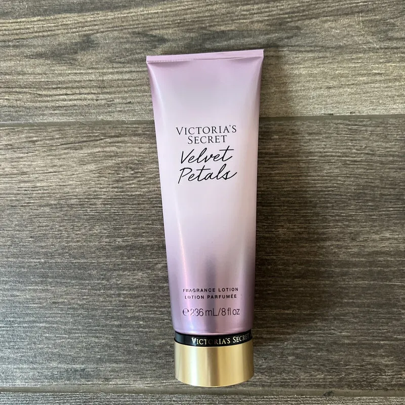 Victoria's secret Velvet Petals Lozione Corpo 236 ml — Lozione corpo