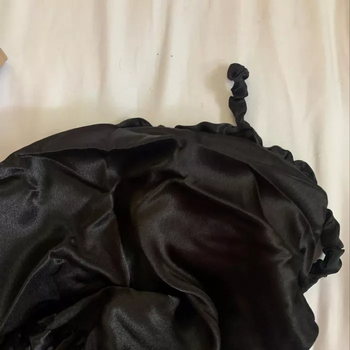 Bonnet Nuit Satin Rond avec attaches - Evolve Luxe