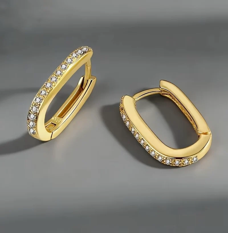 Boucles D’Oreilles Créoles Ovales Dorées Avec Strass