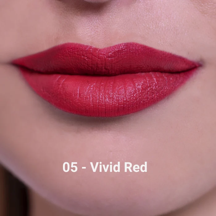 Rossetto Cremoso Colore Pieno 05 - Vivid Red