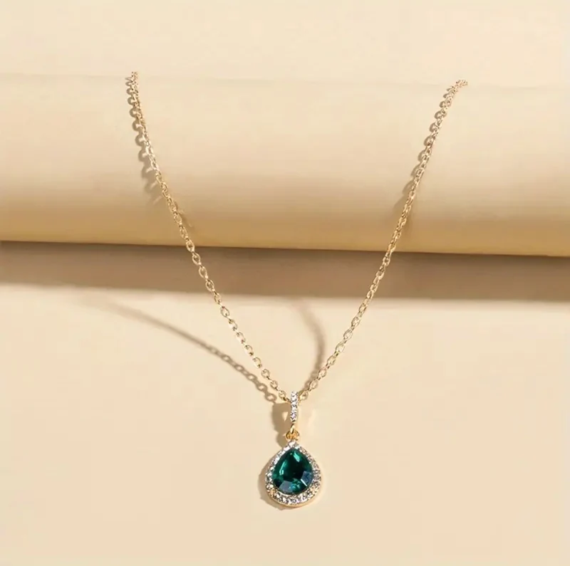 Délicate Faux Émeraude Vert Goutte D'Eau Cristal Pendentif Collier Femelle Rétro Clavicule Chaîne Accessoires
