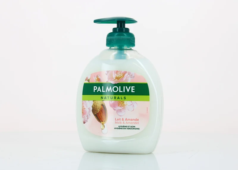 Palmolive Latte & Mandorla 300 ml — Sapone liquido mani